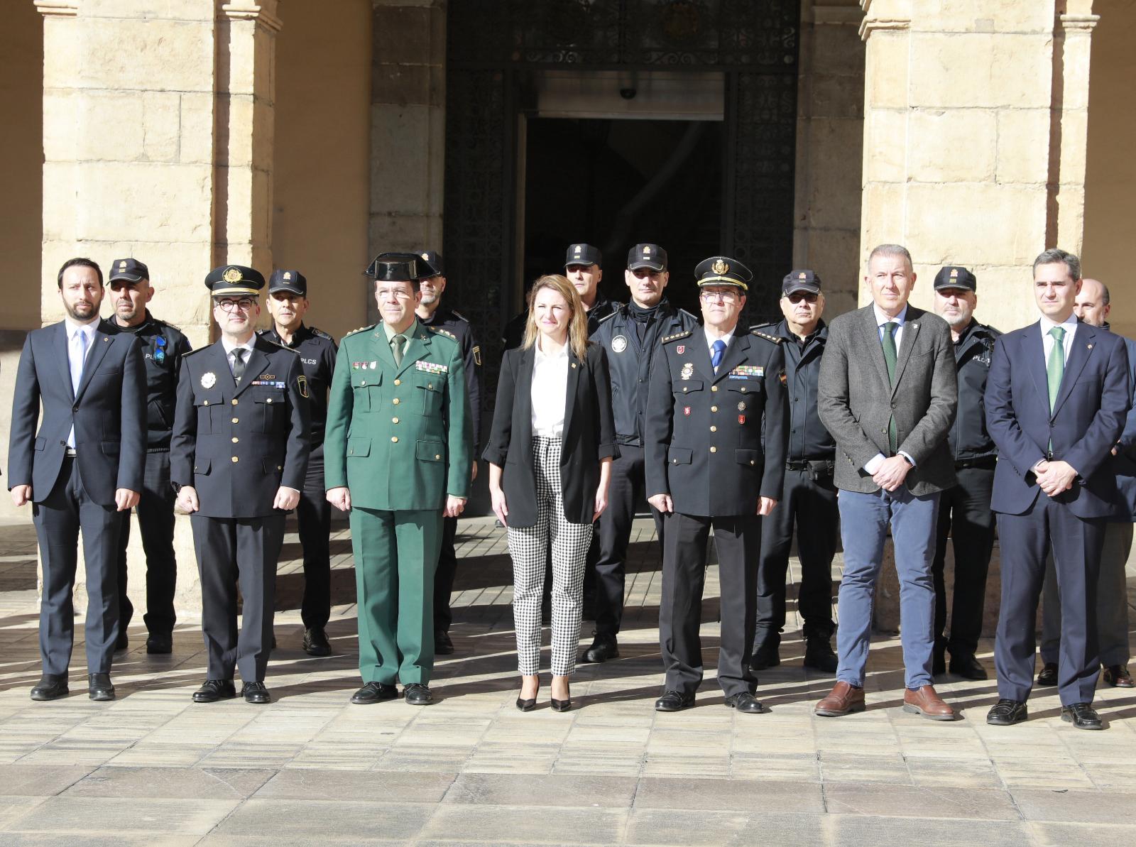 El Ayuntamiento de Castellón guarda un minuto de silencio en homenaje a los guardias civiles fallecidos en acto de servicio en Barbate